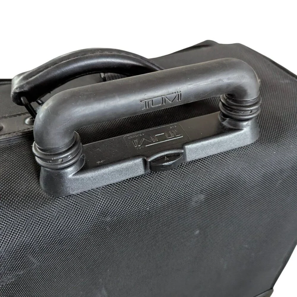 Tumi 23